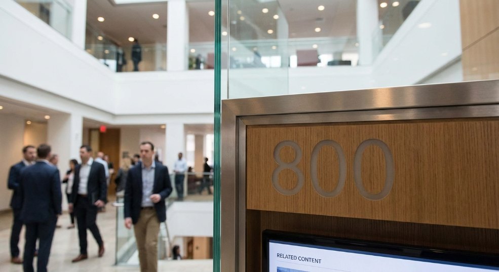 用了御泥坊微800玻尿酸精华后，我竟然发现了肌肤的神奇变化！第二张图