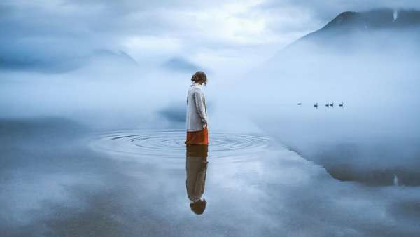 高中生皮肤油黑头毛孔粗怎么治？