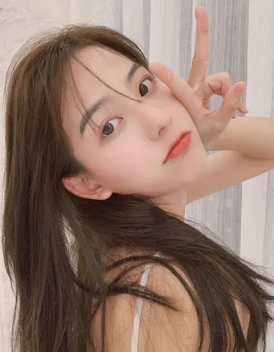 眼霜竟然要分年龄用，难怪你擦了没效果