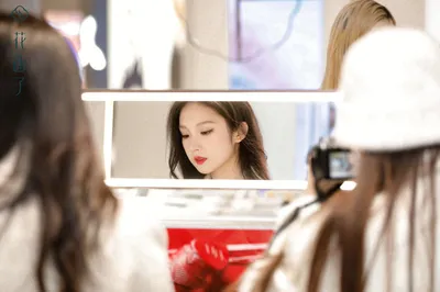 皮肤主任揭秘：为什么这款精华水补水效果这么好？